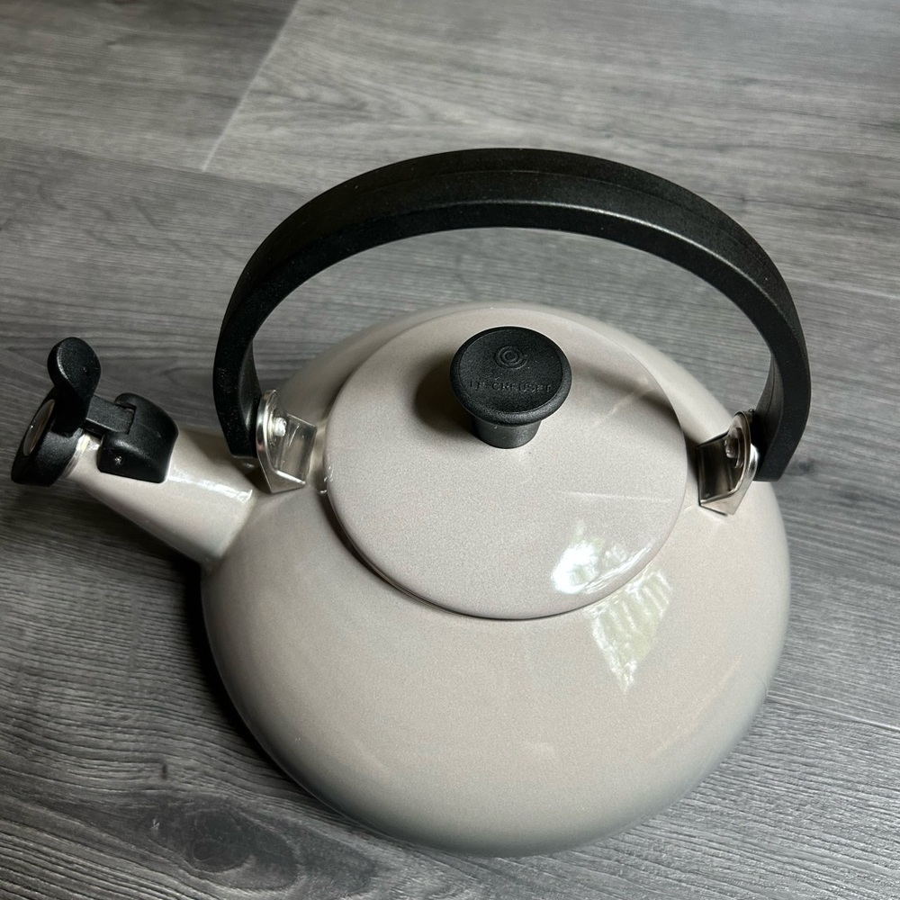 Le Creuset Zen Enamel Whistling Tea Kettle